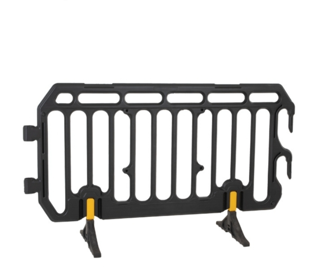 Valla modular de plástico negro con dos bases de apoyo